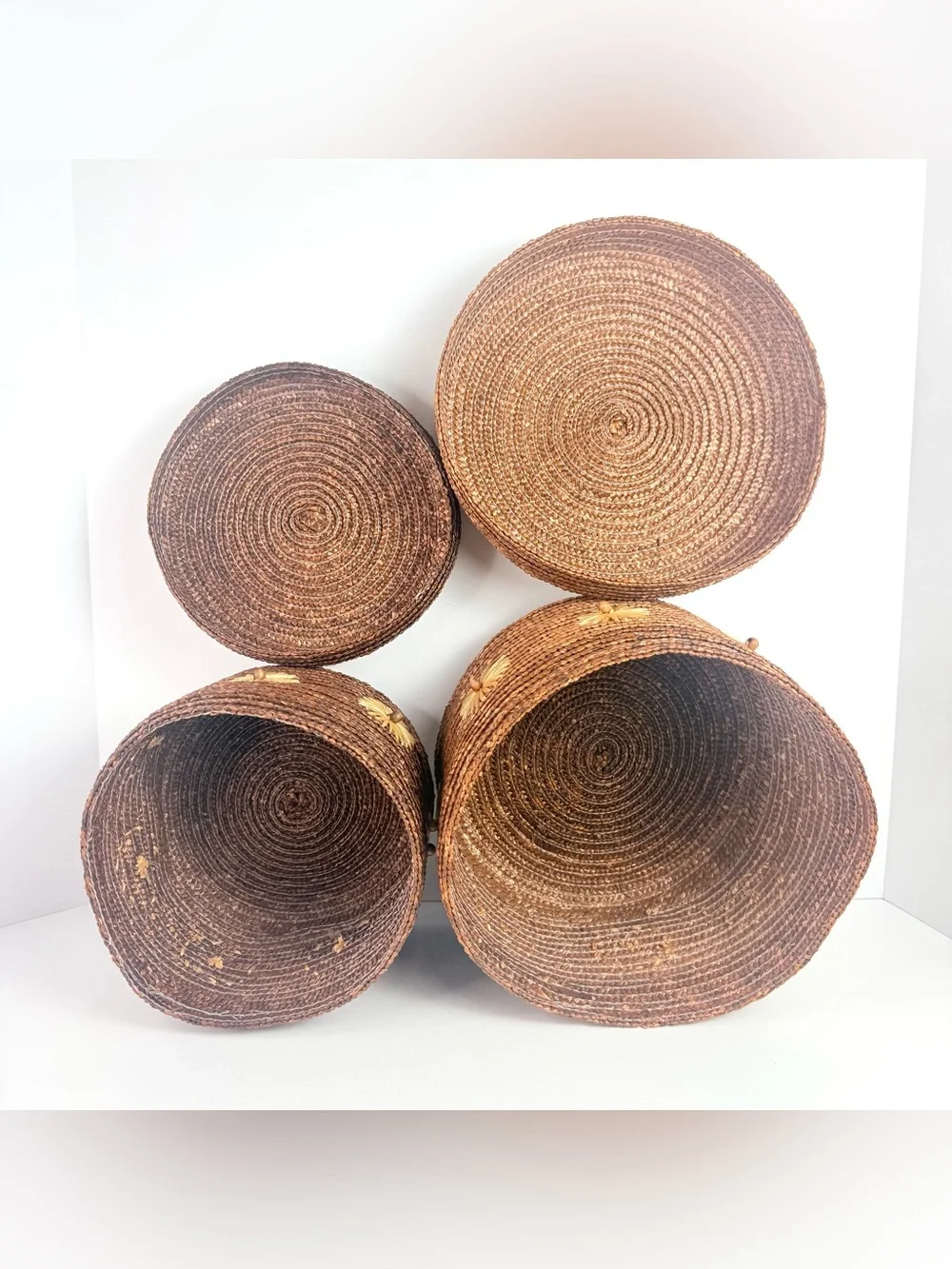 Set Of 2 Vintage Pier 1 Round Straw Storage Basket W/ Lid & Flowers On Side boho